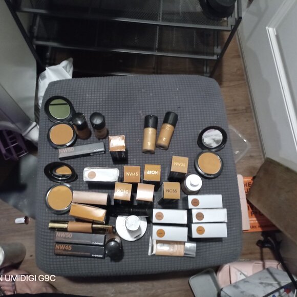 Mac Cosmetics - Picture 3 of 3